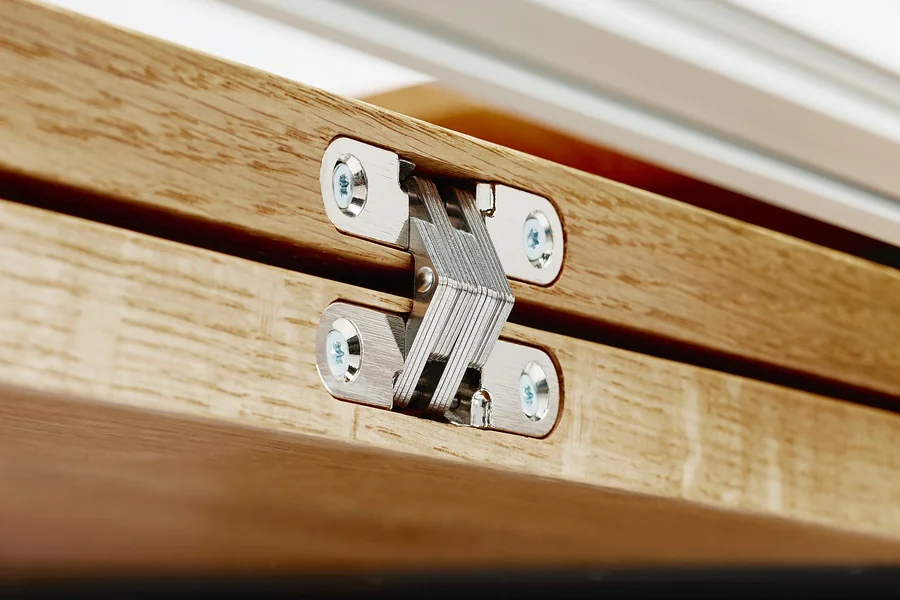 180 Hinge